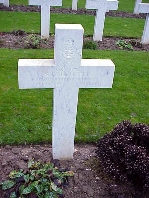 Grave marker– Photo by Malcolm Cromarty.